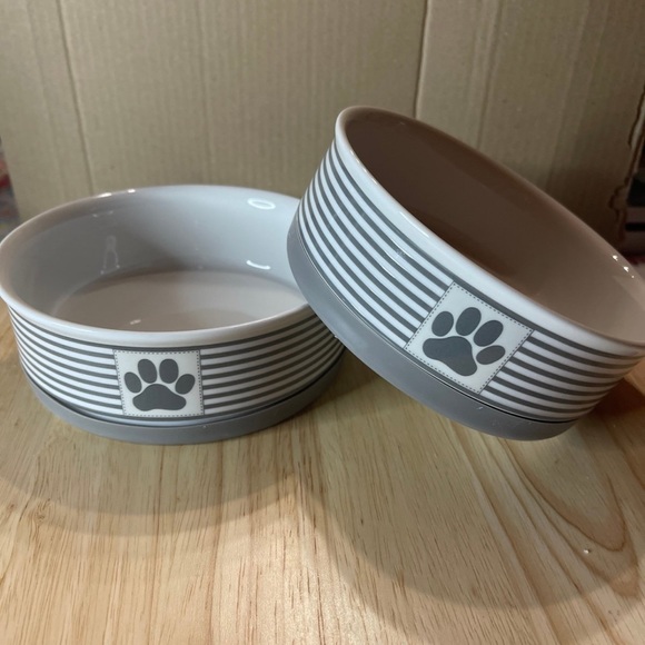 Bone Dry Paw & Patch Ceramic Pet Collection, Medium Set, 6x2", Gray, 2 Piece - Picture 1 of 3